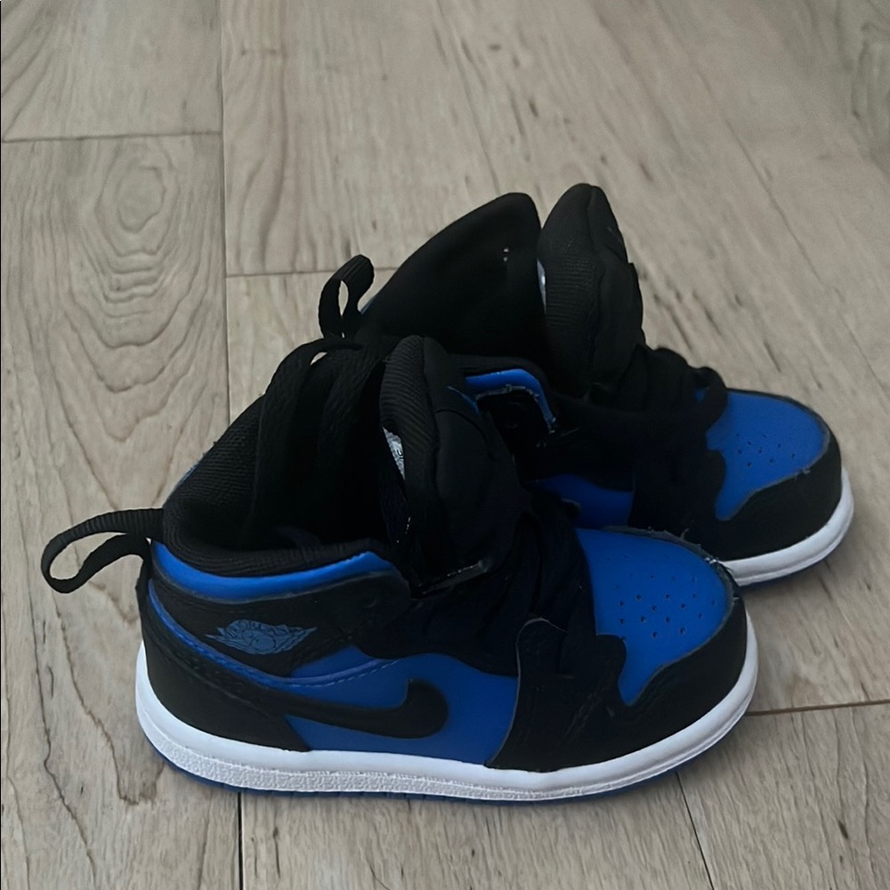 Nike Kids Black and Blue Sneakers